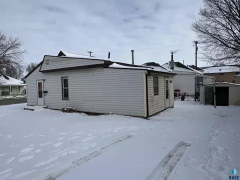 605 E 14th St, Sioux Falls, SD 57104 photo 3