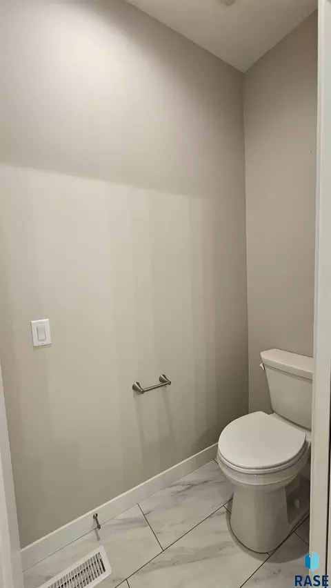 Bath - 3306 E Prairie Wind St, Sioux Falls, SD 57108 photo 2 of 3