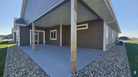 Exterior - 3306 E Prairie Wind St, Sioux Falls, SD 57108 photo 2 of 2
