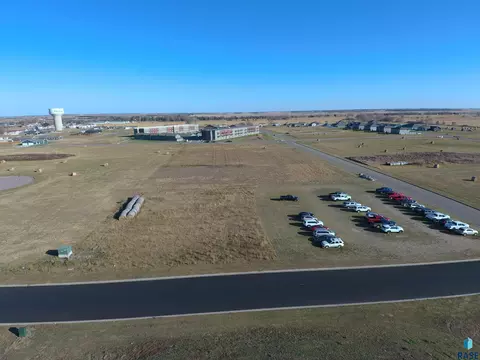24 Th St, Huron, SD 57350 photo 3