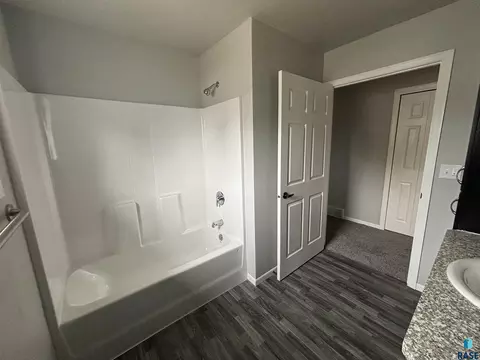 3412 12 N 10th Ave, Sioux Falls, SD 57104 photo 5