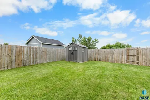 Exterior - 3504 E Broken Arrow St, Sioux Falls, SD 57103 photo 8 of 12