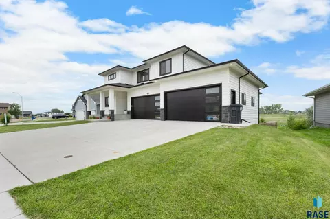 Exterior - 3504 E Broken Arrow St, Sioux Falls, SD 57103 photo 11 of 12