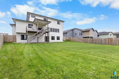Exterior - 3504 E Broken Arrow St, Sioux Falls, SD 57103 photo 10 of 12