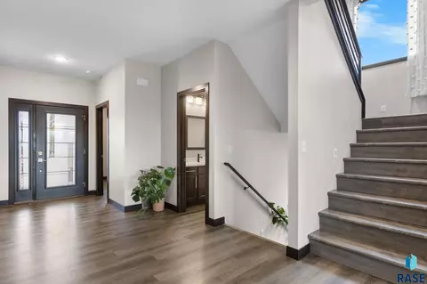 Entry Way - 3504 E Broken Arrow St, Sioux Falls, SD 57103 photo 2 of 3