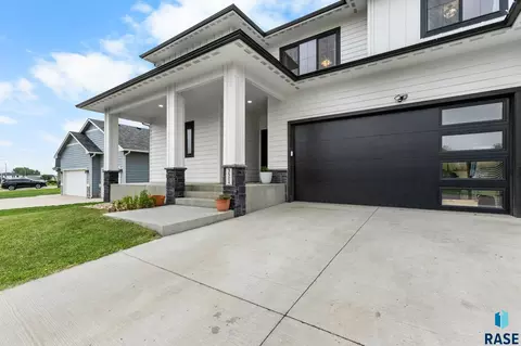 Exterior - 3504 E Broken Arrow St, Sioux Falls, SD 57103 photo 3 of 12