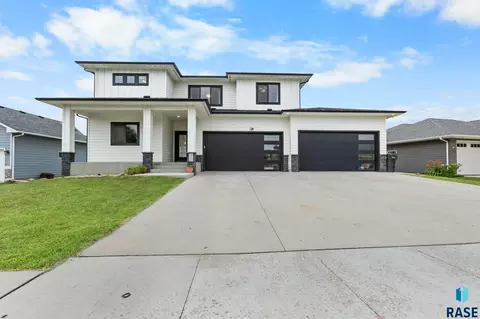 3504 E Broken Arrow St, Sioux Falls, SD 57103