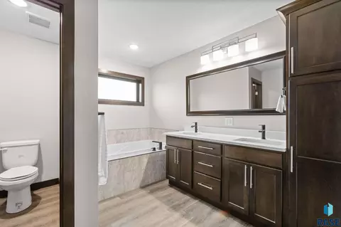 Bath - 3504 E Broken Arrow St, Sioux Falls, SD 57103 photo 3 of 6