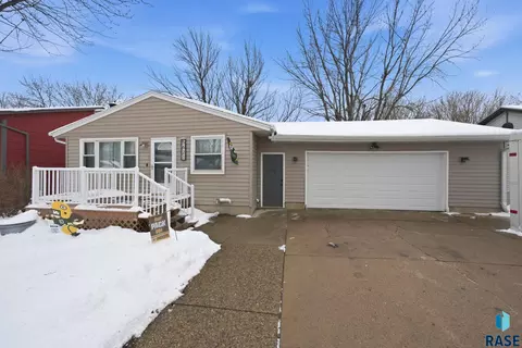 5621 W Bluestem St, Sioux Falls, SD 57106