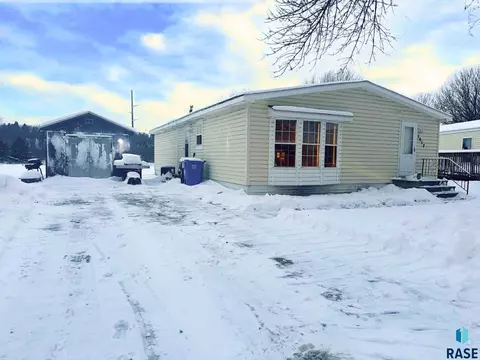 1017 S Sunburst Pl, Sioux Falls, SD 57106