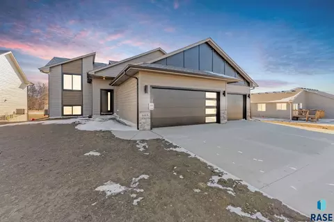 1015 E Fannings St, Tea, SD 57064