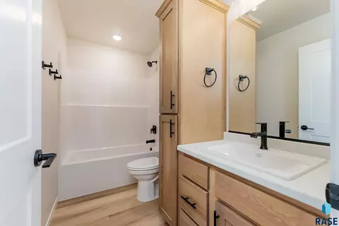 1015 E Fannings St, Tea, SD 57064 photo 15