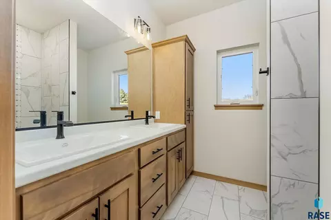 Bath - 1020 E Fannings St, Tea, SD 57064 photo 1 of 3