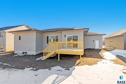 Exterior - 1020 E Fannings St, Tea, SD 57064 photo 3 of 5