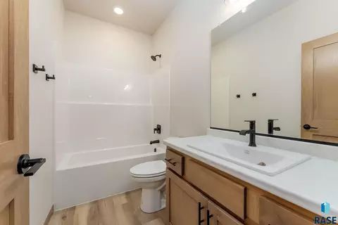 Bath - 1020 E Fannings St, Tea, SD 57064 photo 3 of 3
