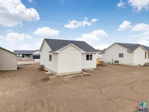 Exterior - 1300 N Poplar Ave, Tea, SD 57064 photo 3 of 5
