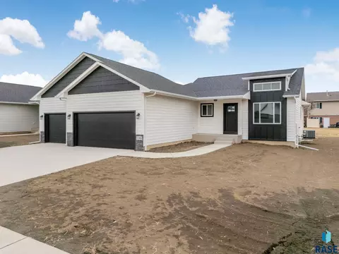 Exterior - 1300 N Poplar Ave, Tea, SD 57064 photo 5 of 5