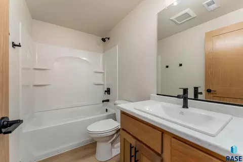 Bath - 1300 N Poplar Ave, Tea, SD 57064 photo 2 of 3
