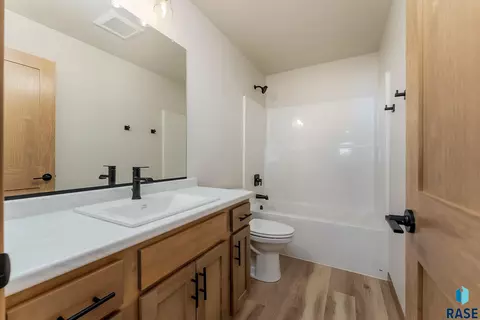 Bath - 1300 N Poplar Ave, Tea, SD 57064 photo 3 of 3