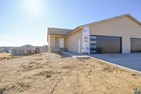 5513 W Rock Hill Pl, Sioux Falls, SD 57107