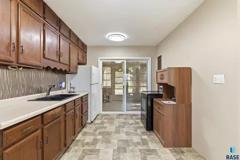 Kitchen - 401 E 12th Ave, Mitchell, SD 57301 photo 1 of 2