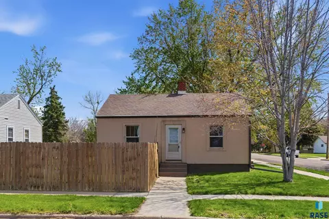 Exterior - 401 E 12th Ave, Mitchell, SD 57301 photo 2 of 4