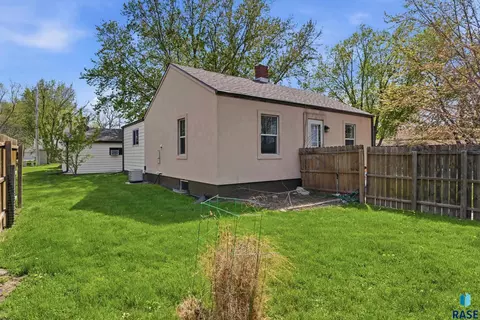 401 E 12th Ave, Mitchell, SD 57301