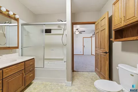 Bath - 401 E 12th Ave, Mitchell, SD 57301 photo 2 of 2