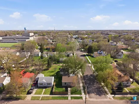 View/Area - 401 E 12th Ave, Mitchell, SD 57301 photo 3 of 5