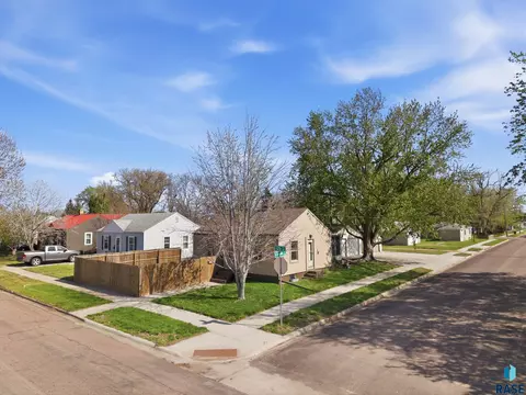 View/Area - 401 E 12th Ave, Mitchell, SD 57301 photo 2 of 5