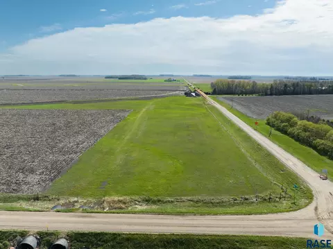 481 St Ave, Dell Rapids, SD 57022 photo 2
