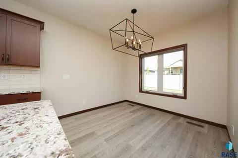 5408 E 65th St, Sioux Falls, SD 57108 photo 8