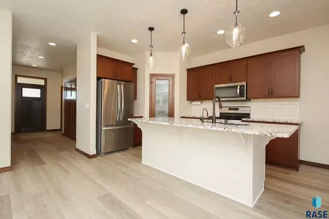5408 E 65th St, Sioux Falls, SD 57108 photo 2