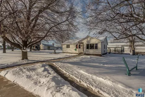 112 E Plum St, Freeman, SD 57029 photo 4
