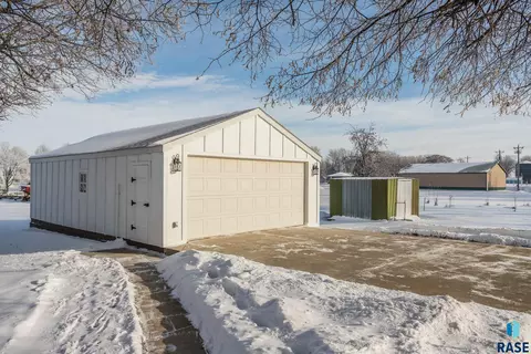 112 E Plum St, Freeman, SD 57029 photo 3