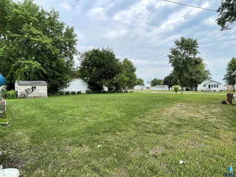 303 Elm St, Harrisburg, SD 57032