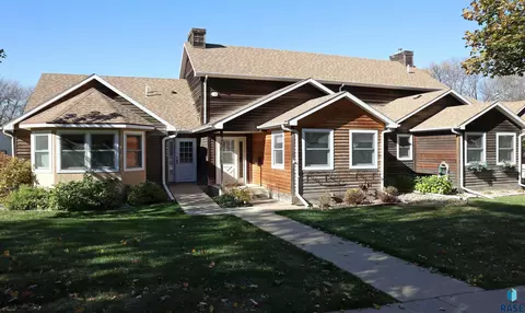 2423 S Center Ave, Sioux Falls, SD 57105