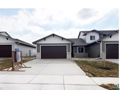 5221 E 67th St, Sioux Falls, SD 57108