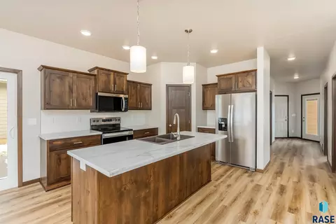 2312 E Brek St, Brandon, SD 57005 photo 4