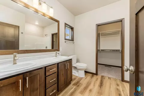 2312 E Brek St, Brandon, SD 57005 photo 13