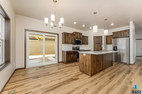 2312 E Brek St, Brandon, SD 57005 photo 8