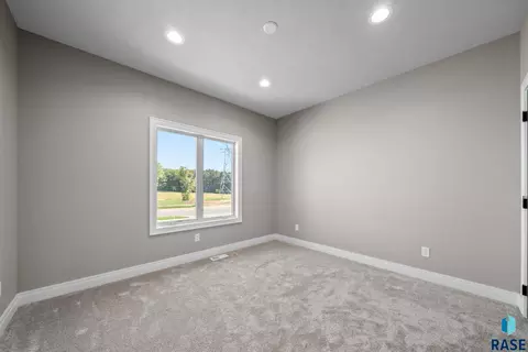 1101 N Scots Pine Dr, Sioux Falls, SD 57110 photo 38