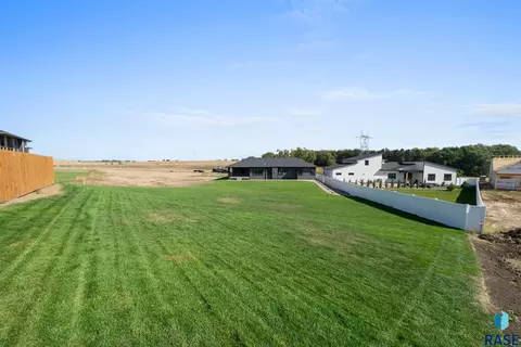 1101 N Scots Pine Dr, Sioux Falls, SD 57110 photo 60