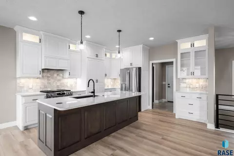 1101 N Scots Pine Dr, Sioux Falls, SD 57110 photo 10