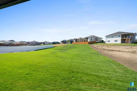 1101 N Scots Pine Dr, Sioux Falls, SD 57110 photo 52