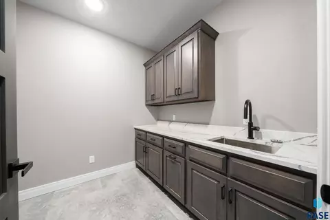 1101 N Scots Pine Dr, Sioux Falls, SD 57110 photo 18