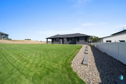 1101 N Scots Pine Dr, Sioux Falls, SD 57110 photo 58