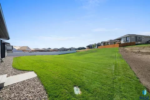 1101 N Scots Pine Dr, Sioux Falls, SD 57110 photo 62