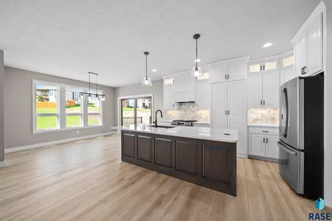 1101 N Scots Pine Dr, Sioux Falls, SD 57110 photo 8