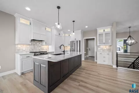1101 N Scots Pine Dr, Sioux Falls, SD 57110 photo 9